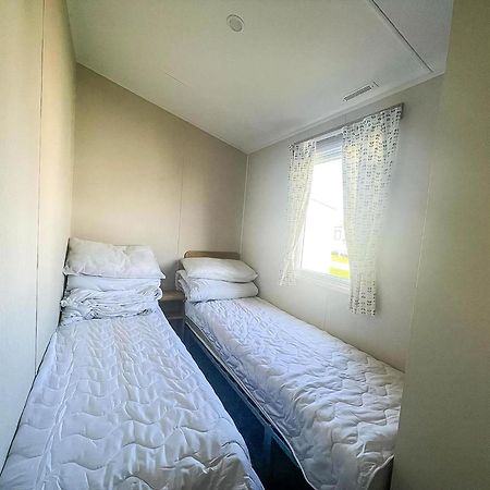 Отель Lovely 8 Berth Caravan For Hire At Barmston Beach Holiday Park Ref 62002O Lund Экстерьер фото