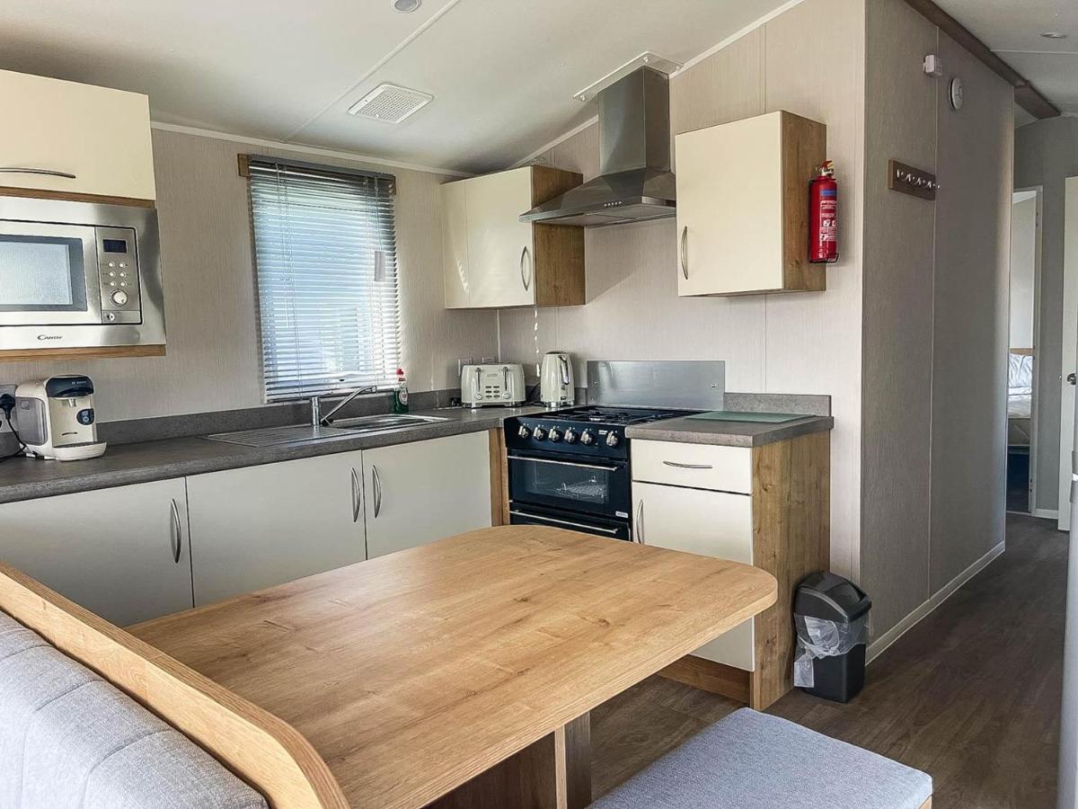 Отель Lovely 8 Berth Caravan For Hire At Barmston Beach Holiday Park Ref 62002O Lund Экстерьер фото