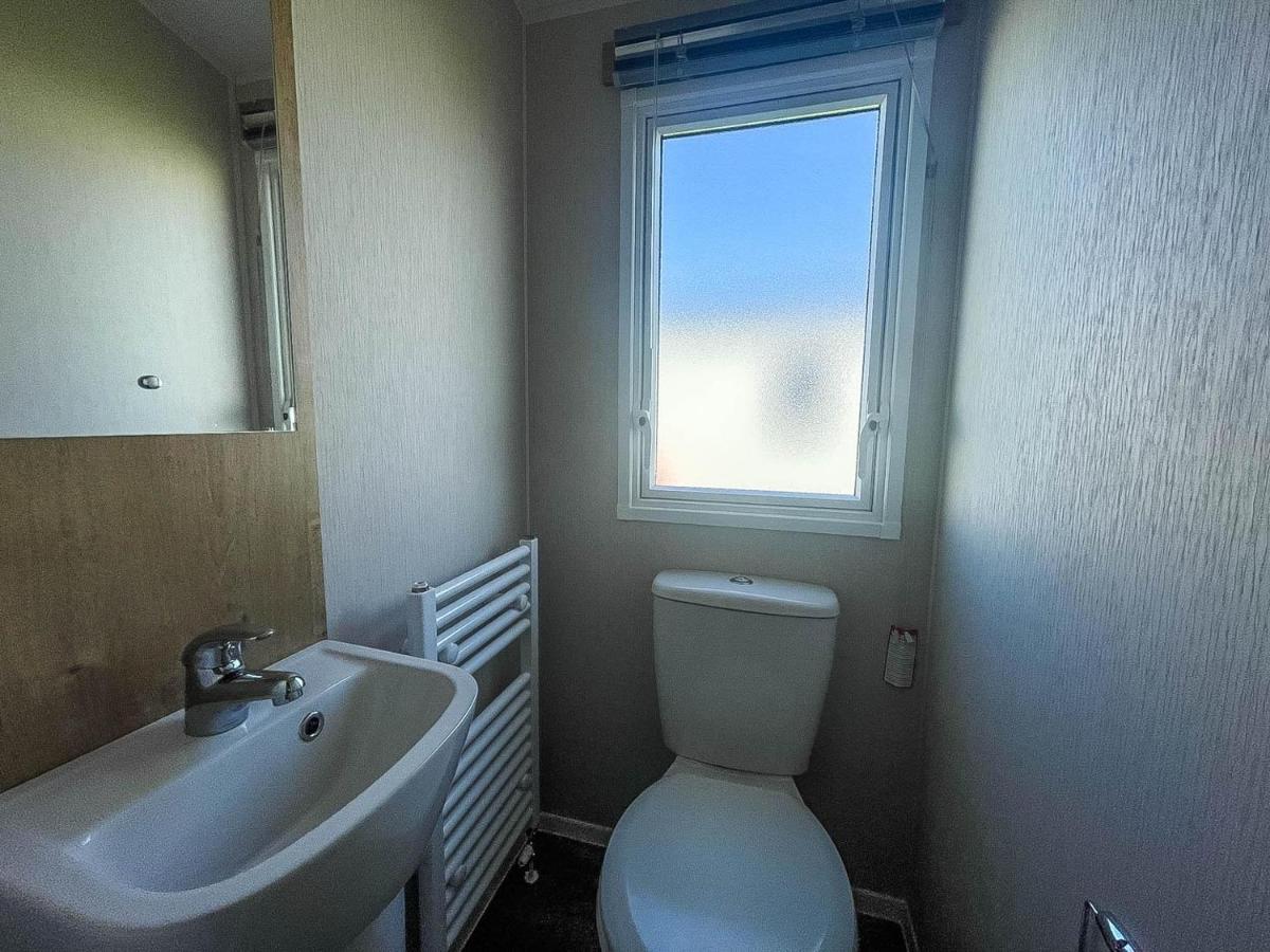 Отель Lovely 8 Berth Caravan For Hire At Barmston Beach Holiday Park Ref 62002O Lund Экстерьер фото