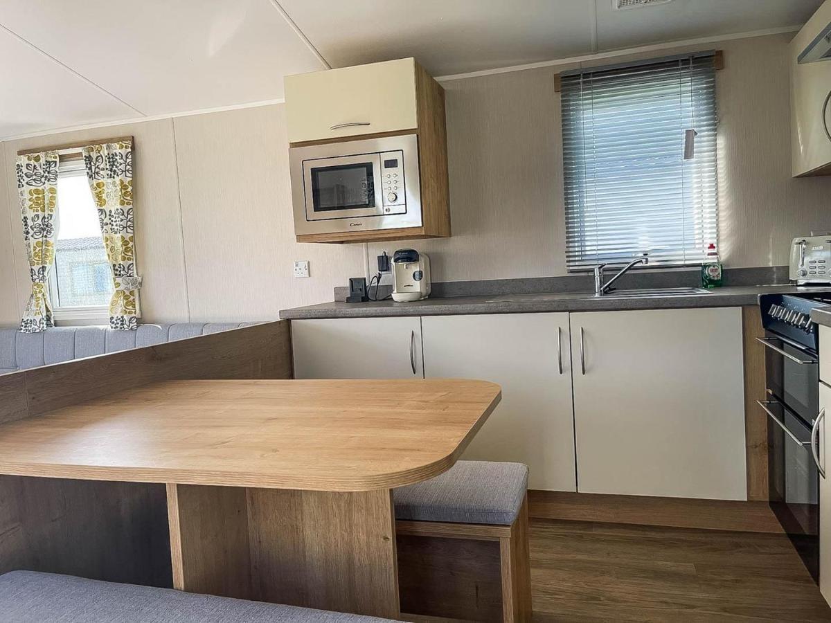 Отель Lovely 8 Berth Caravan For Hire At Barmston Beach Holiday Park Ref 62002O Lund Экстерьер фото
