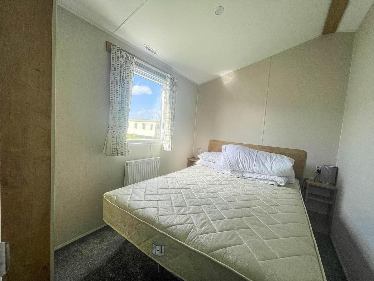 Отель Lovely 8 Berth Caravan For Hire At Barmston Beach Holiday Park Ref 62002O Lund Экстерьер фото