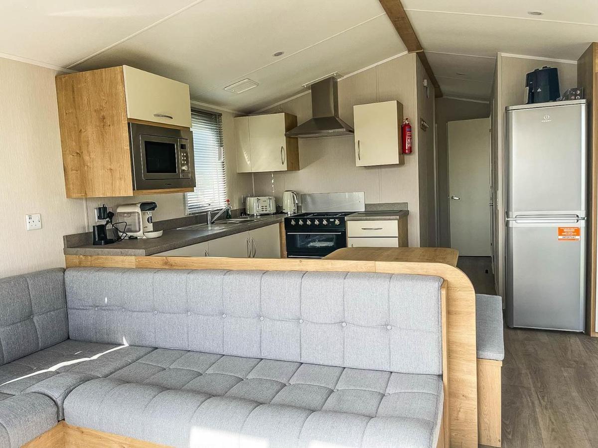 Отель Lovely 8 Berth Caravan For Hire At Barmston Beach Holiday Park Ref 62002O Lund Экстерьер фото